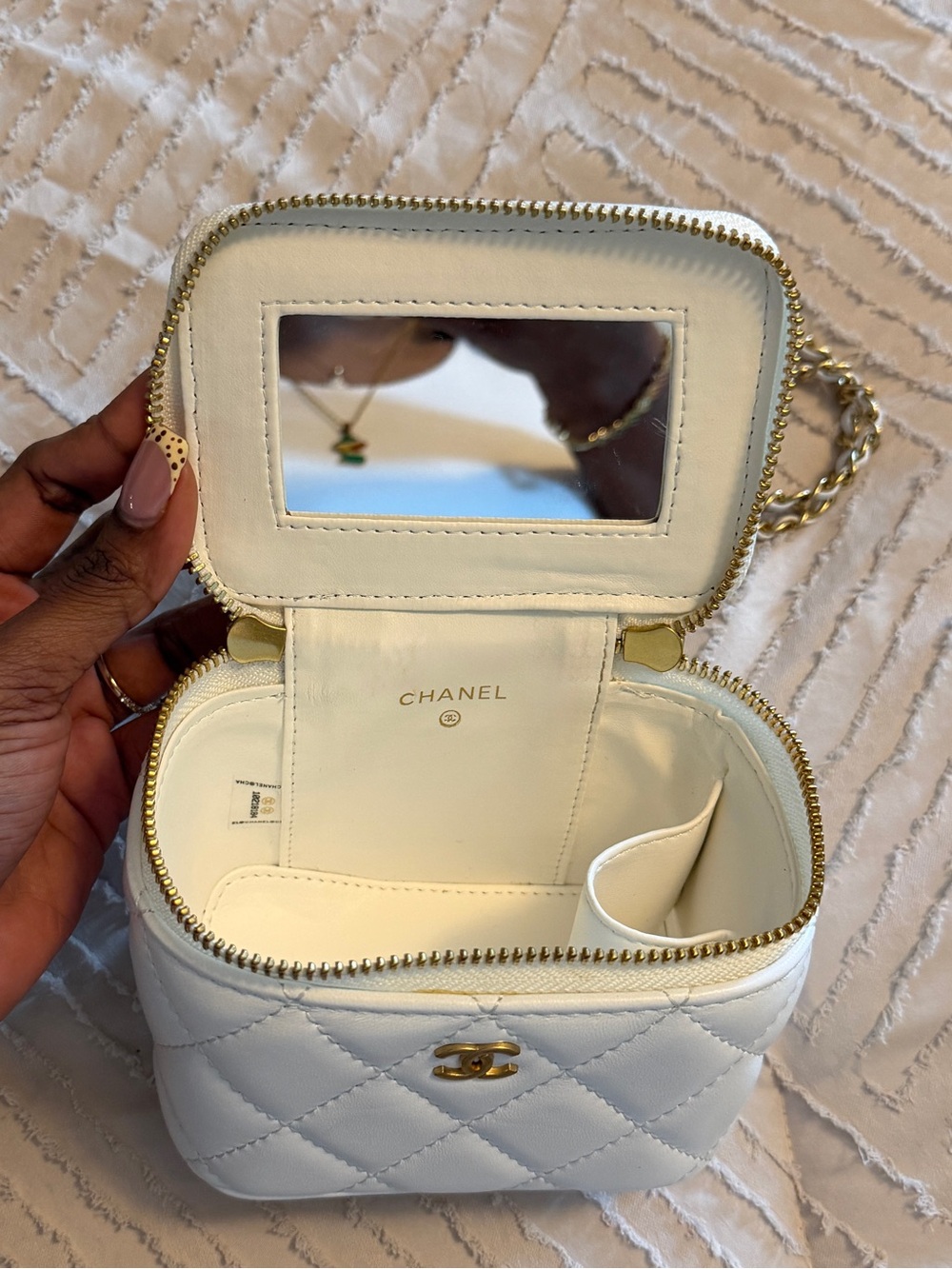 White Quilted Mini Chain Crossbody Bag - Picture 2 of 5